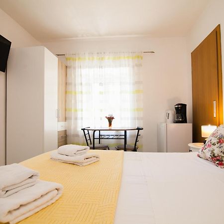 Old Town Accommodation Бол Екстер'єр фото