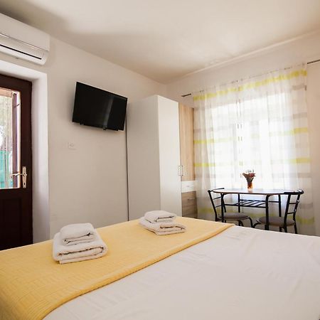 Old Town Accommodation Бол Екстер'єр фото