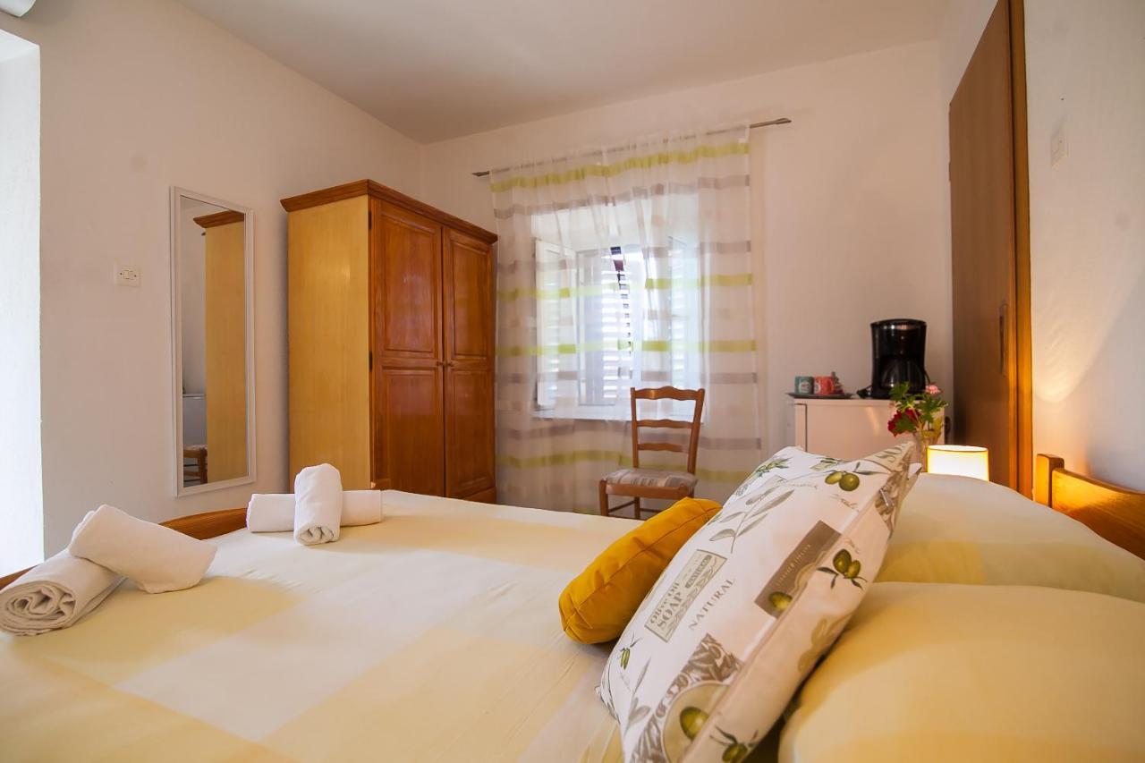 Old Town Accommodation Бол Екстер'єр фото
