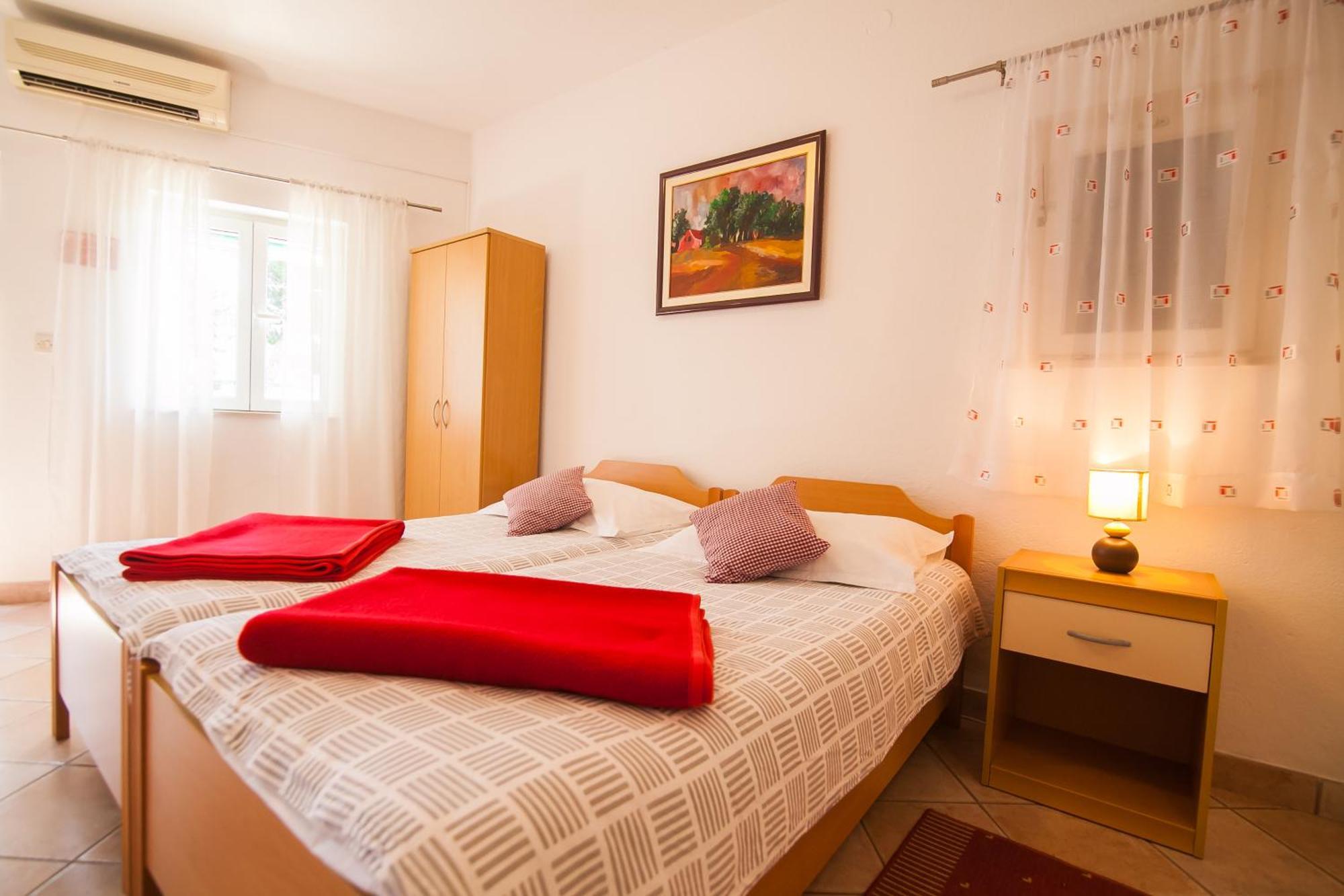Old Town Accommodation Бол Екстер'єр фото