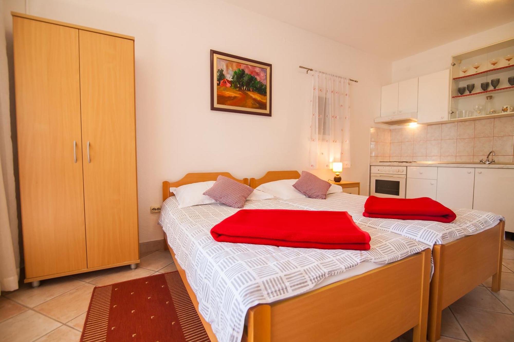 Old Town Accommodation Бол Екстер'єр фото