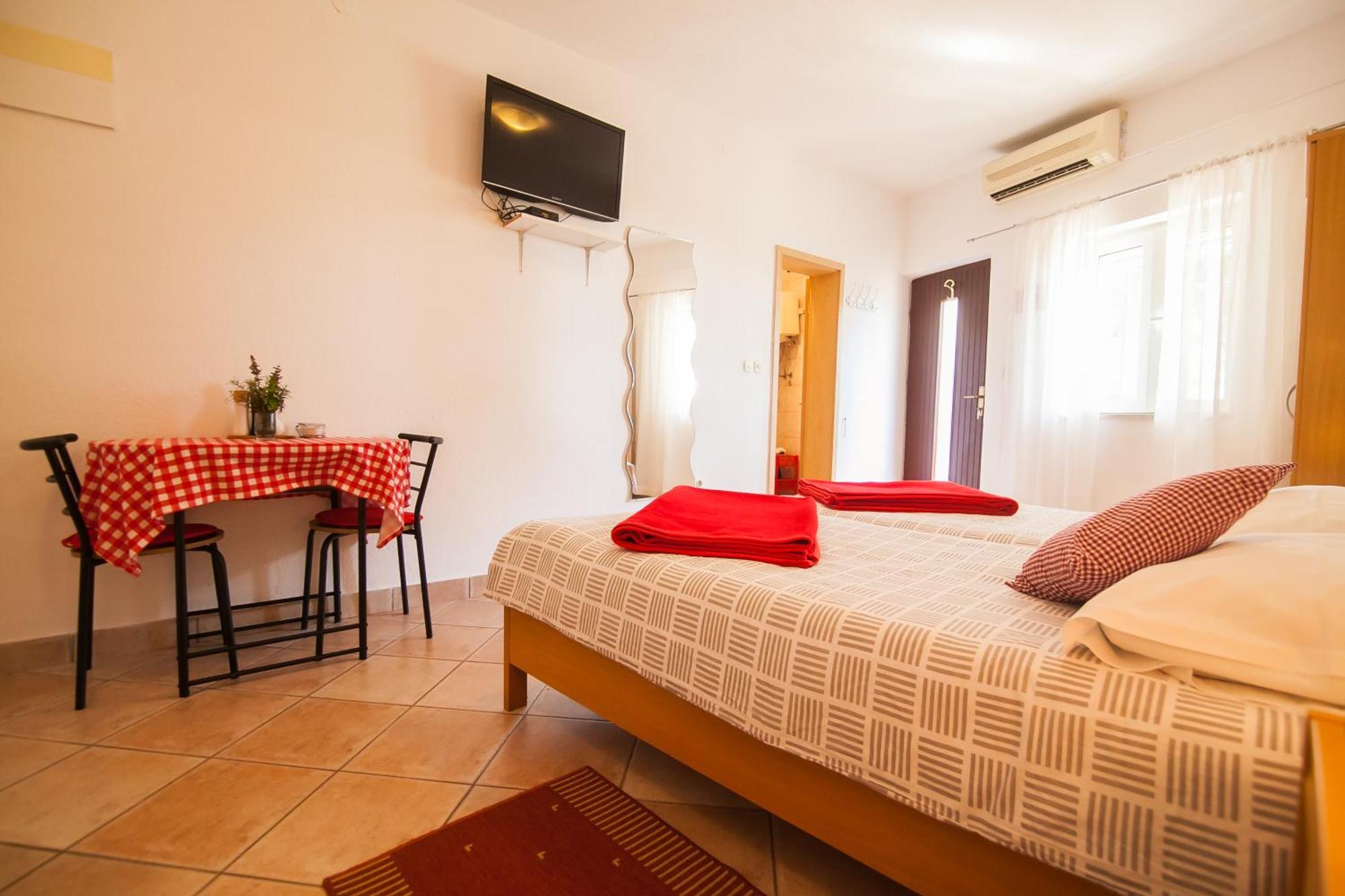 Old Town Accommodation Бол Екстер'єр фото